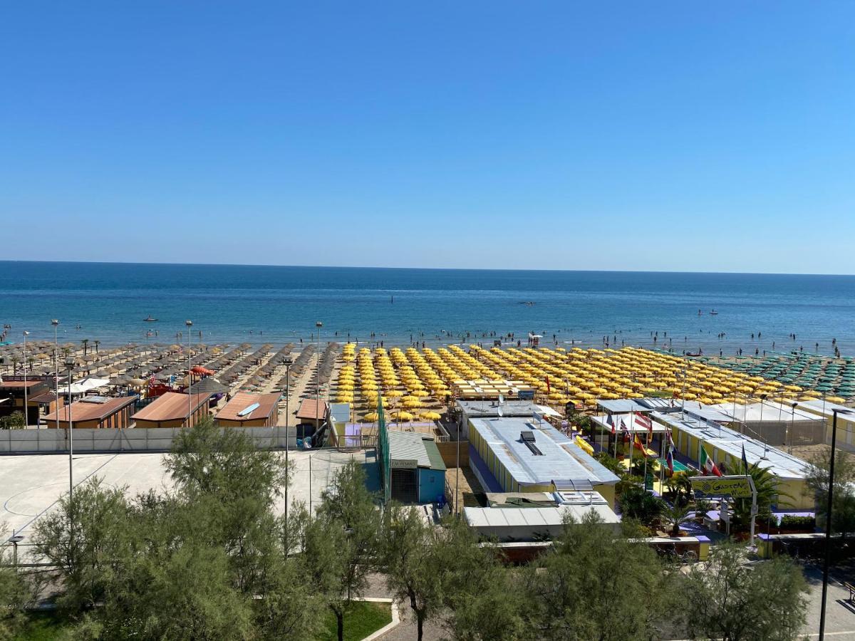 Hotel Nettuno Pesaro Exterior foto