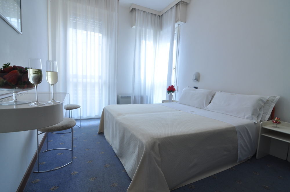 Hotel Nettuno Pesaro Exterior foto