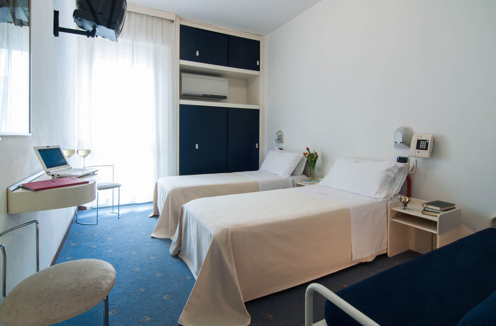 Hotel Nettuno Pesaro Exterior foto