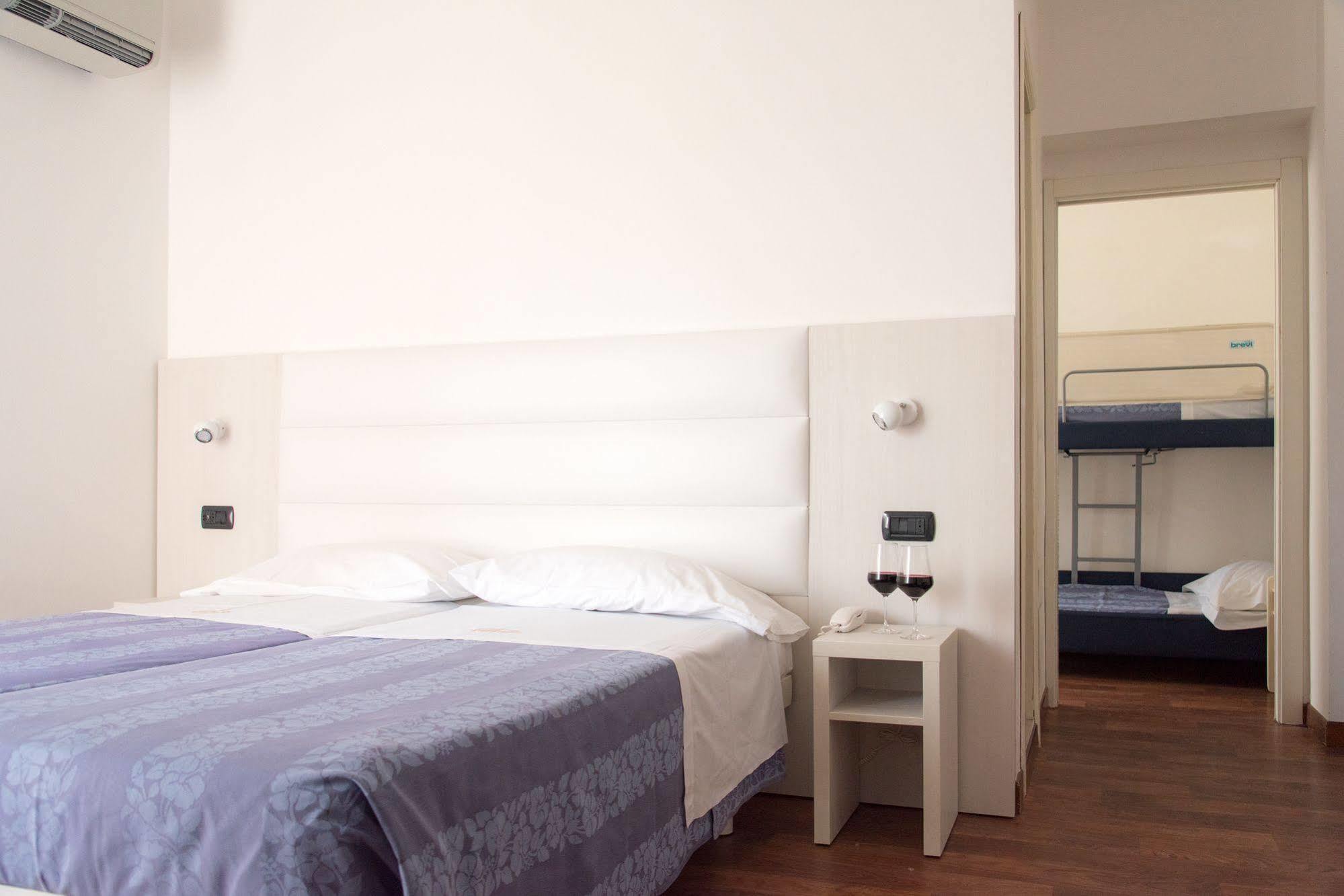 Hotel Nettuno Pesaro Exterior foto